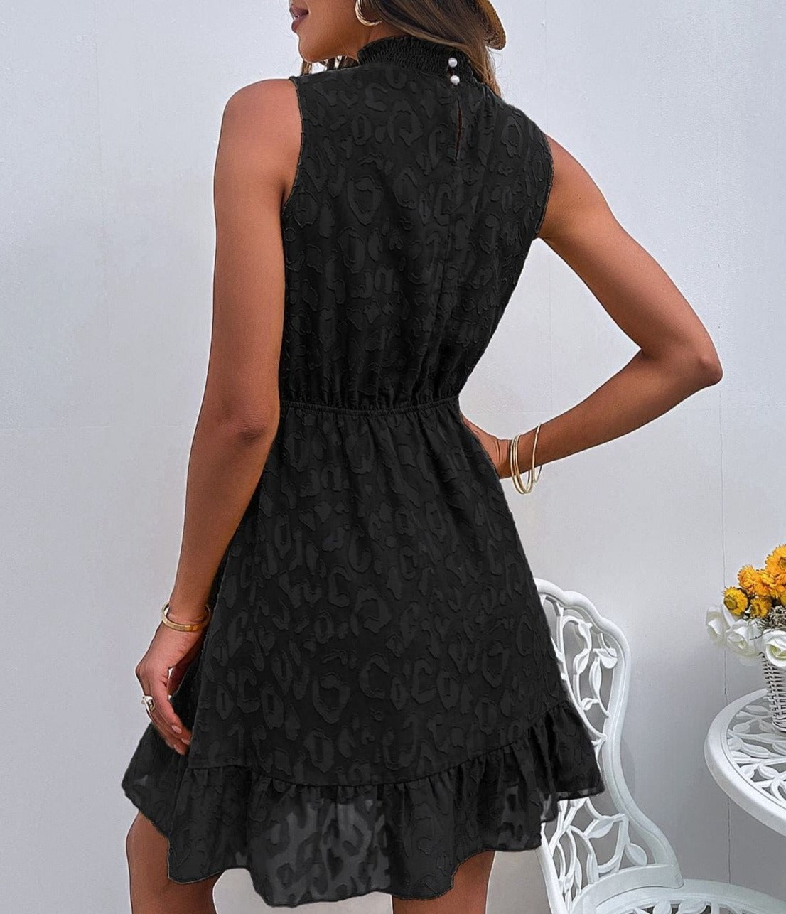 Vestido con cuello con volantes y textura de leopardo 