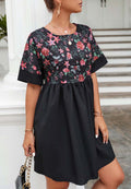 Vestido con estampado floral en dos tonos