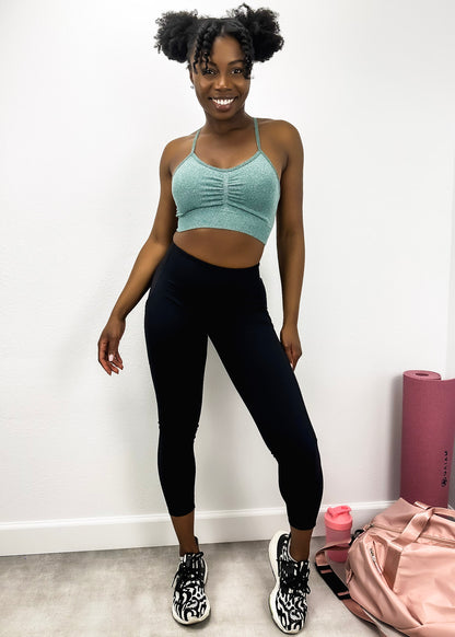 Leggings de tiro medio con costuras elevadas