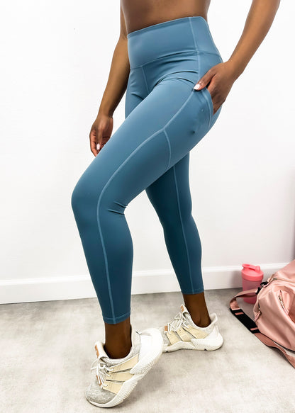 Leggings de tiro medio con costuras elevadas