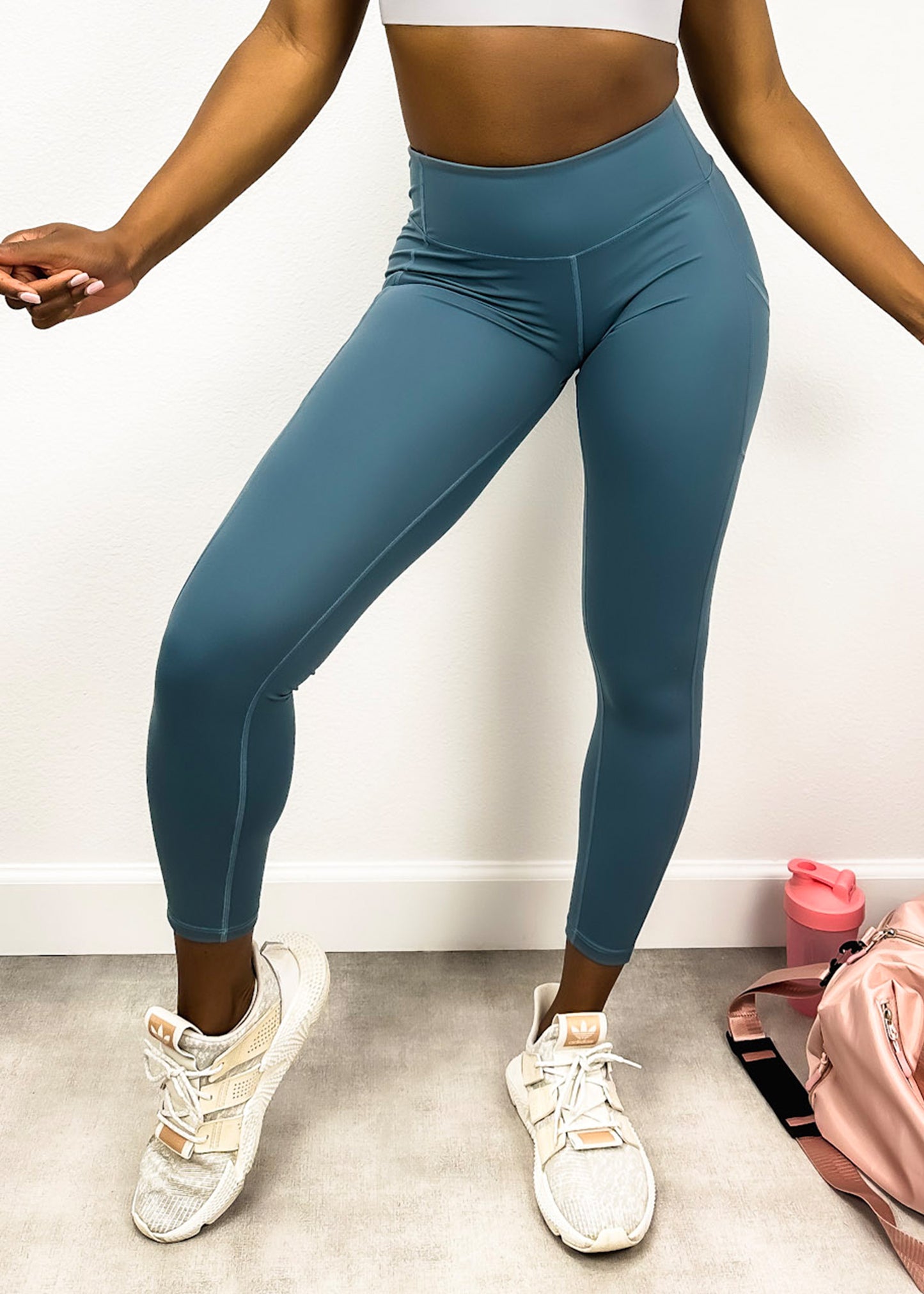 Leggings de tiro medio con costuras elevadas