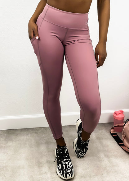 Leggings de tiro medio con costuras elevadas
