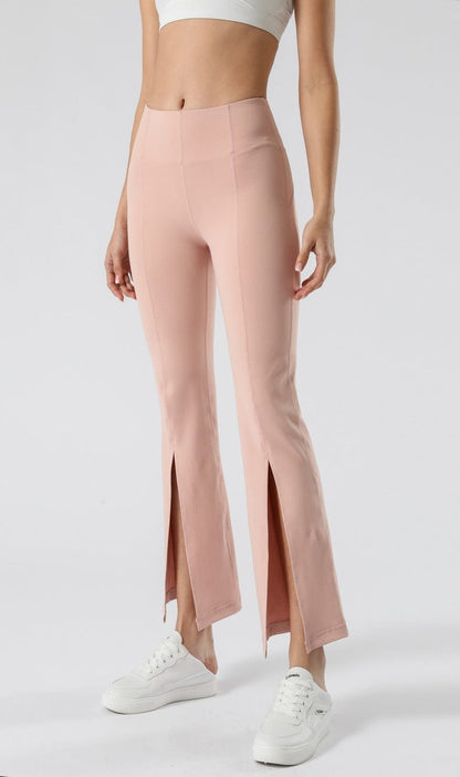 Pantalones acampanados de cintura media con aberturas en el centro delantero
