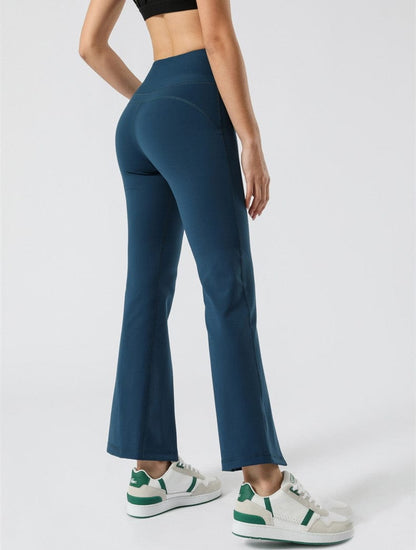 Pantalones acampanados de cintura media con aberturas en el centro delantero
