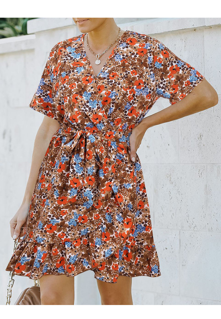 Vestido floral con dobladillo con volantes cruzados