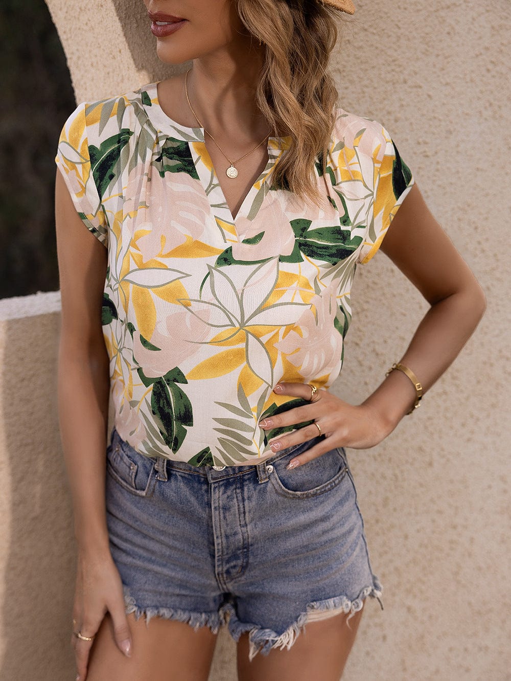 Blusa con mangas cortas y estampado floral