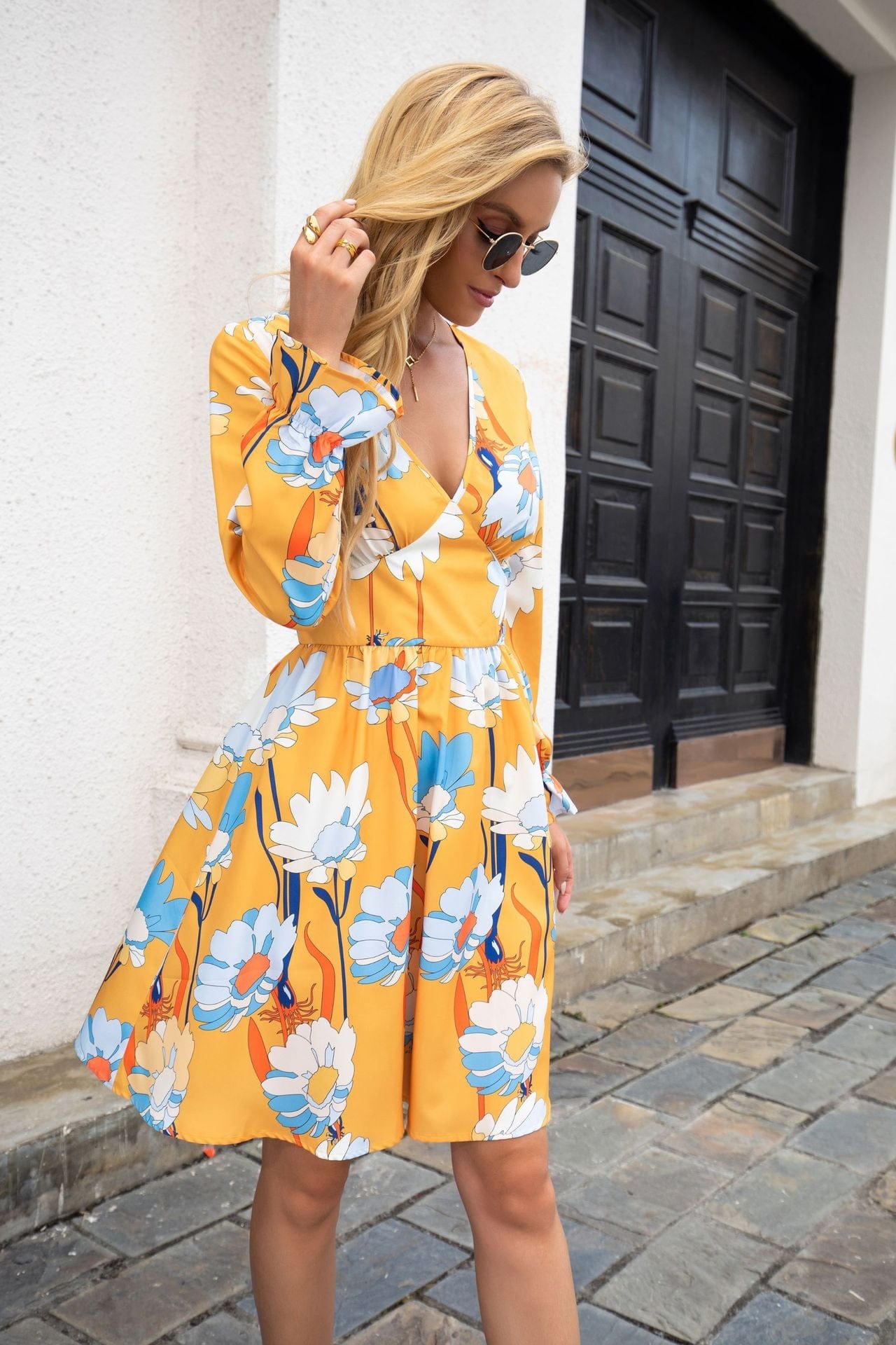 Vestido skater de manga larga con estampado floral
