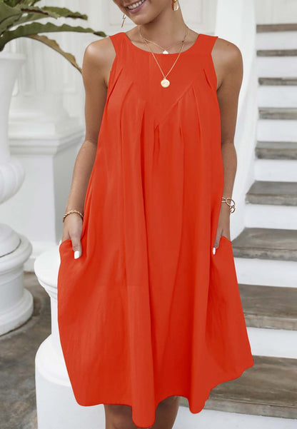 Vestido recto plisado con cuello halter