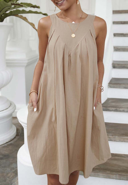 Vestido recto plisado con cuello halter