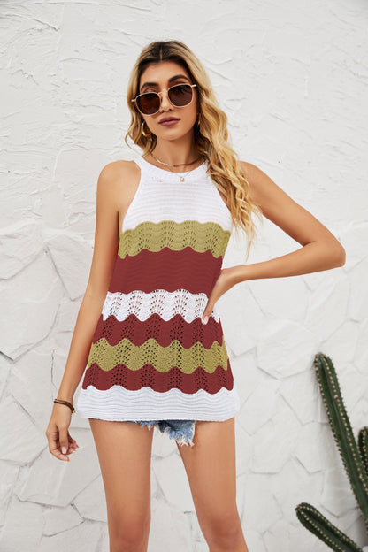 Top de punto con cuello halter y rayas onduladas