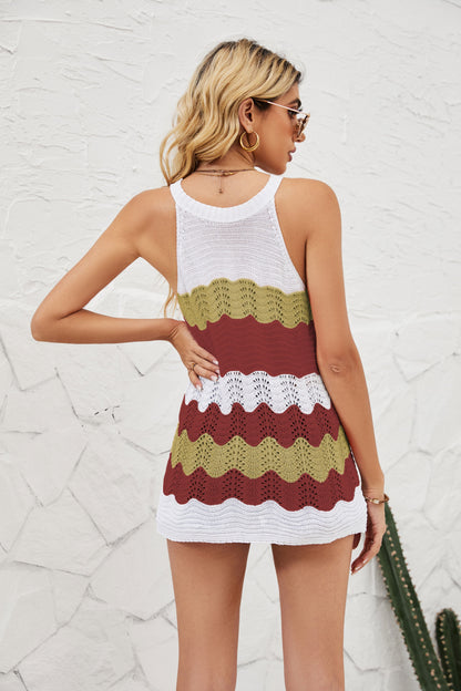Top de punto con cuello halter y rayas onduladas