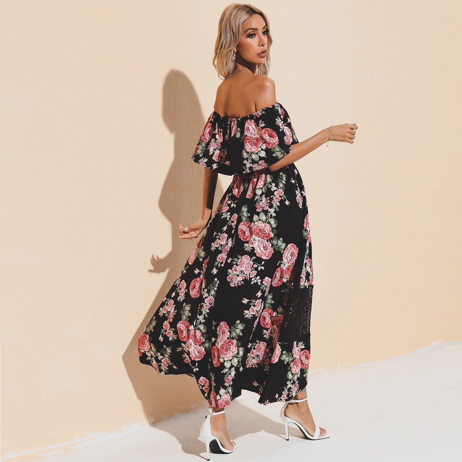 Vestido con detalle de encaje y malla floral