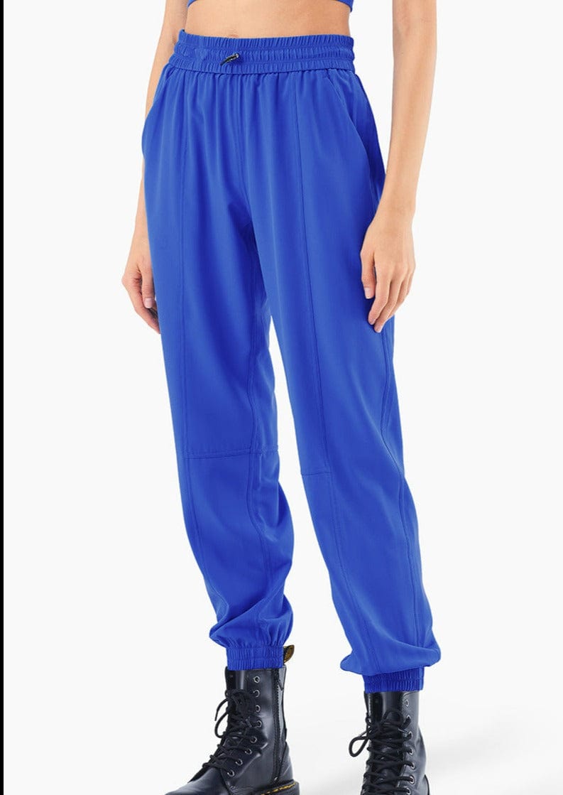 Pantalones de jogging fruncidos con cordón y costuras contorneadas de talle alto