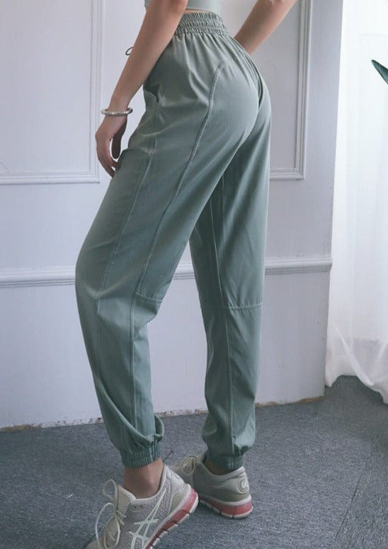 Pantalones de jogging fruncidos con cordón y costuras contorneadas de talle alto
