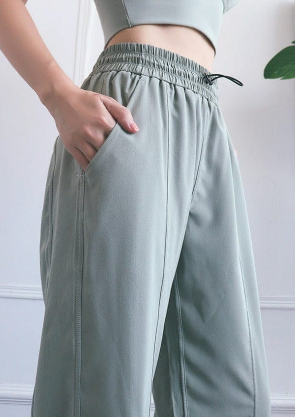 Pantalones de jogging fruncidos con cordón y costuras contorneadas de talle alto
