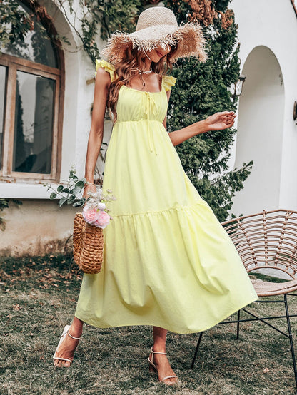 Vestido con tirantes con volantes y detalle de cinta 