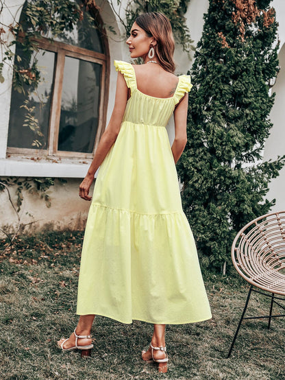 Vestido con tirantes con volantes y detalle de cinta 