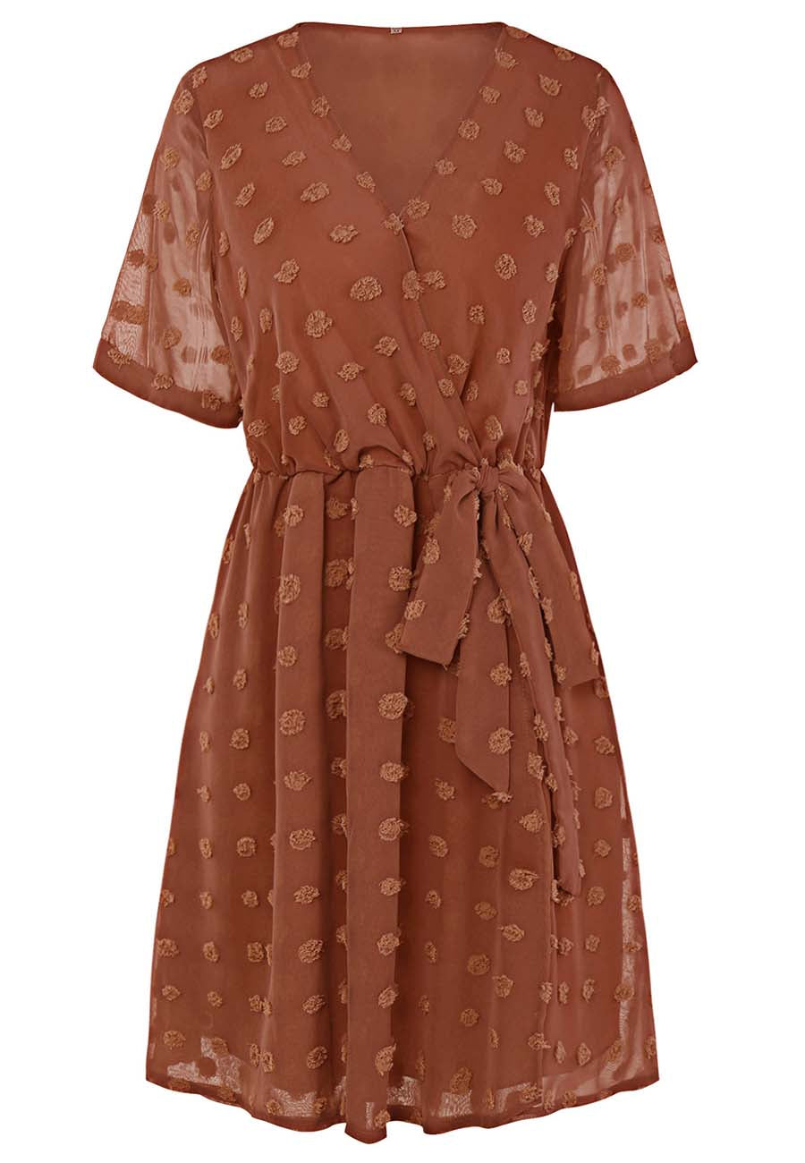 Vestido cruzado de verano con lunares y pinzas