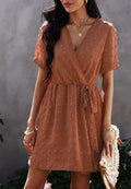 Vestido cruzado de verano con lunares y pinzas