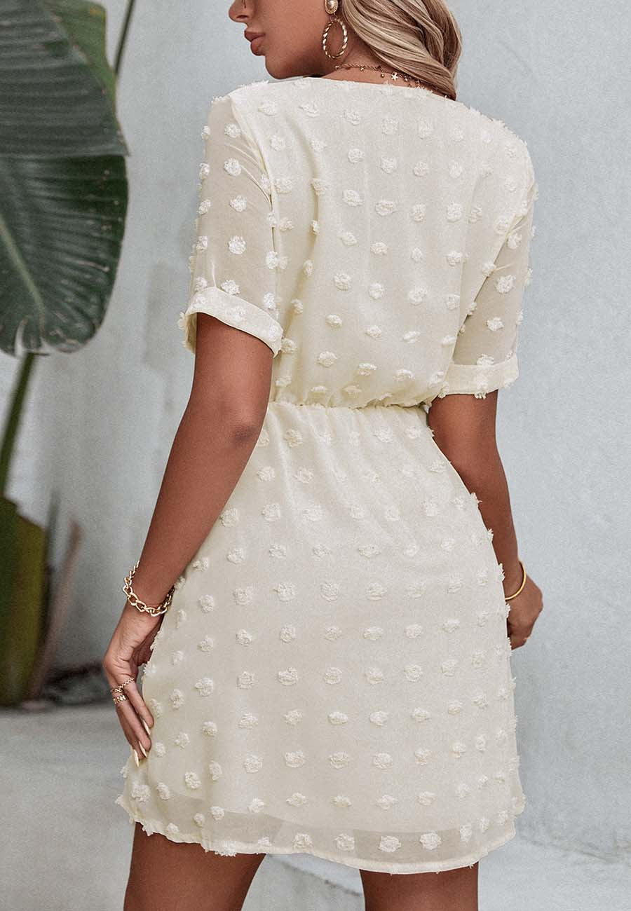 Vestido cruzado de verano con lunares y pinzas
