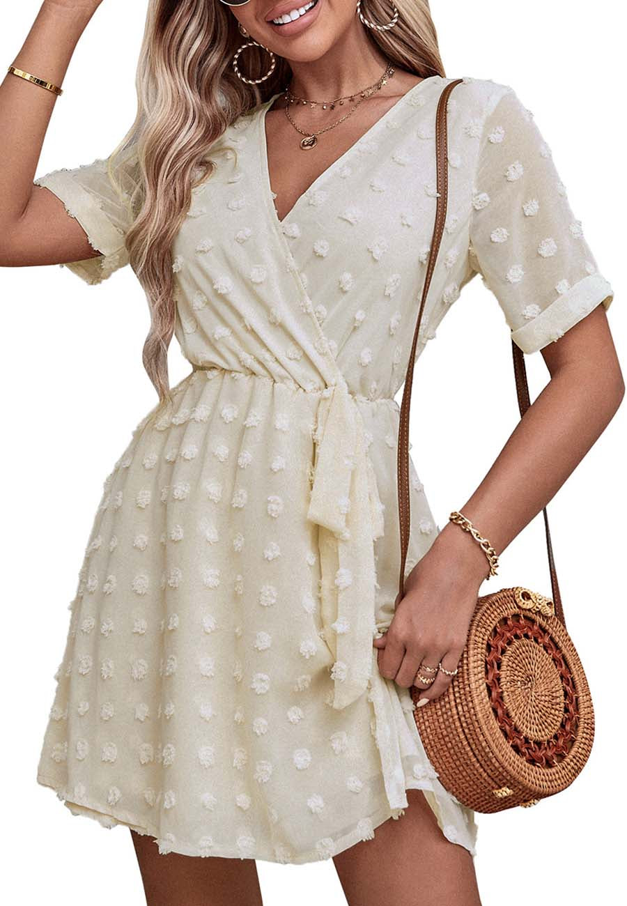 Vestido cruzado de verano con lunares y pinzas