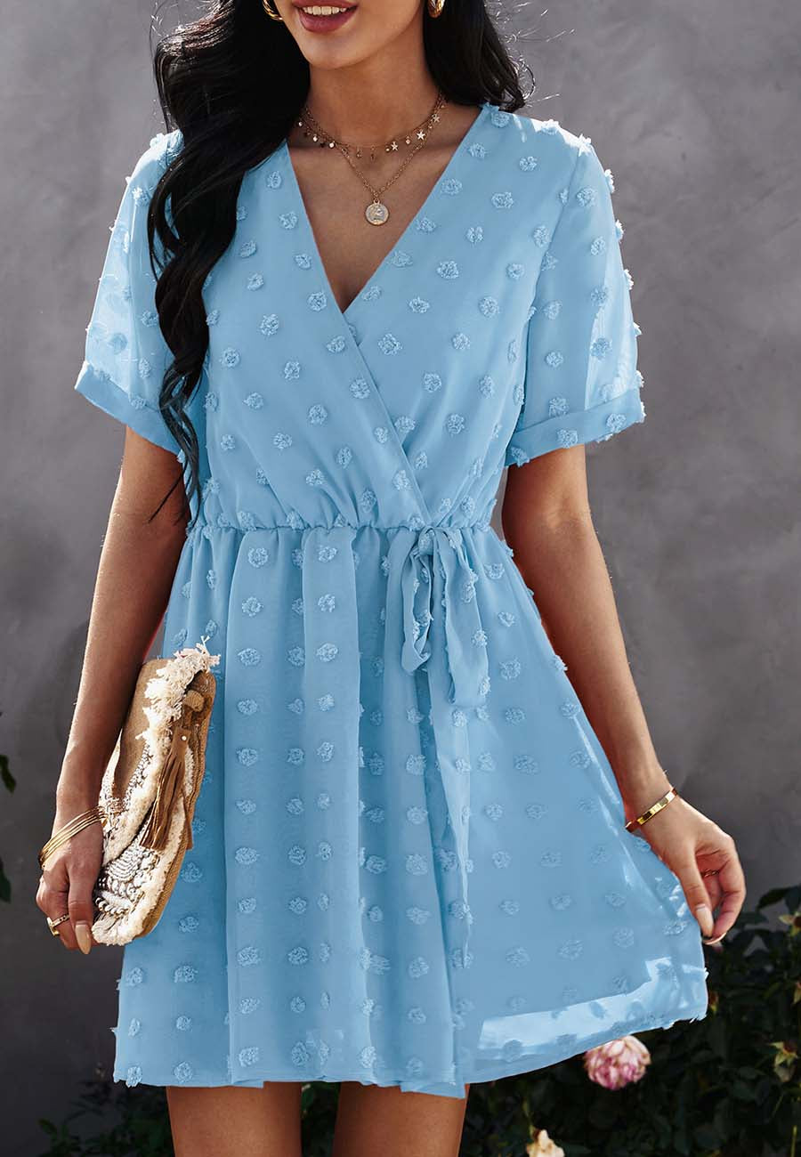 Vestido cruzado de verano con lunares y pinzas