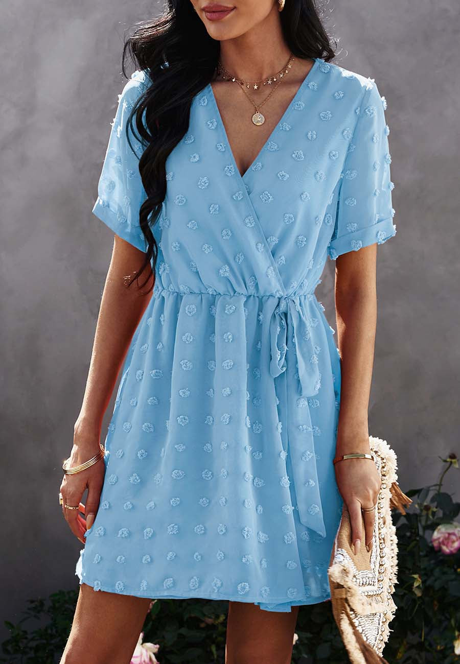 Vestido cruzado de verano con lunares y pinzas