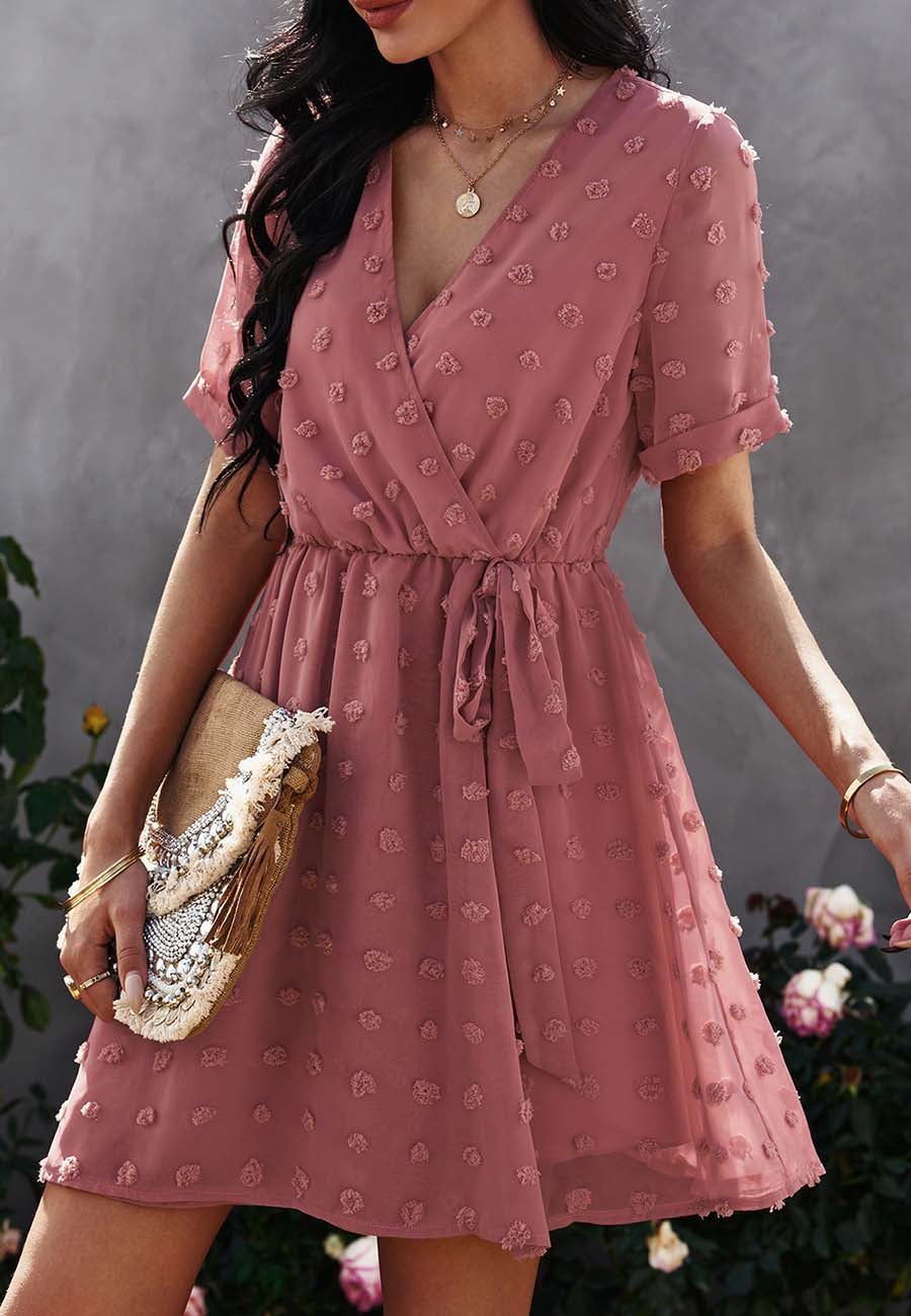 Vestido cruzado de verano con lunares y pinzas