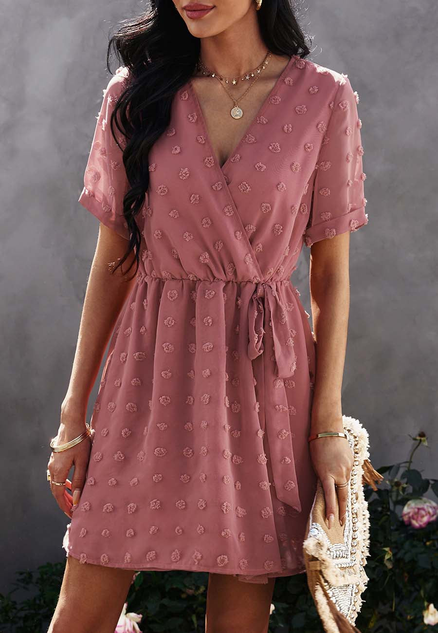Vestido cruzado de verano con lunares y pinzas