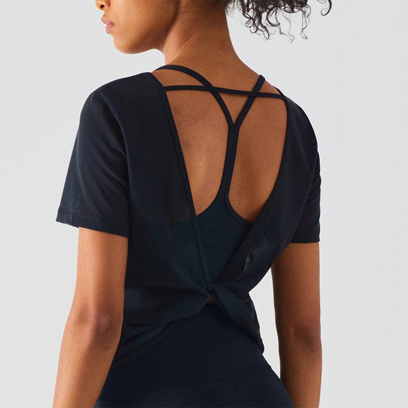 Camisa holgada con espalda abierta y cuello torcido