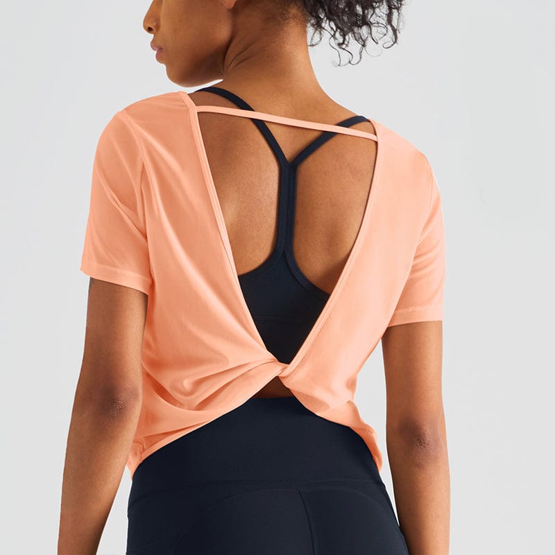 Camisa holgada con espalda abierta y cuello torcido