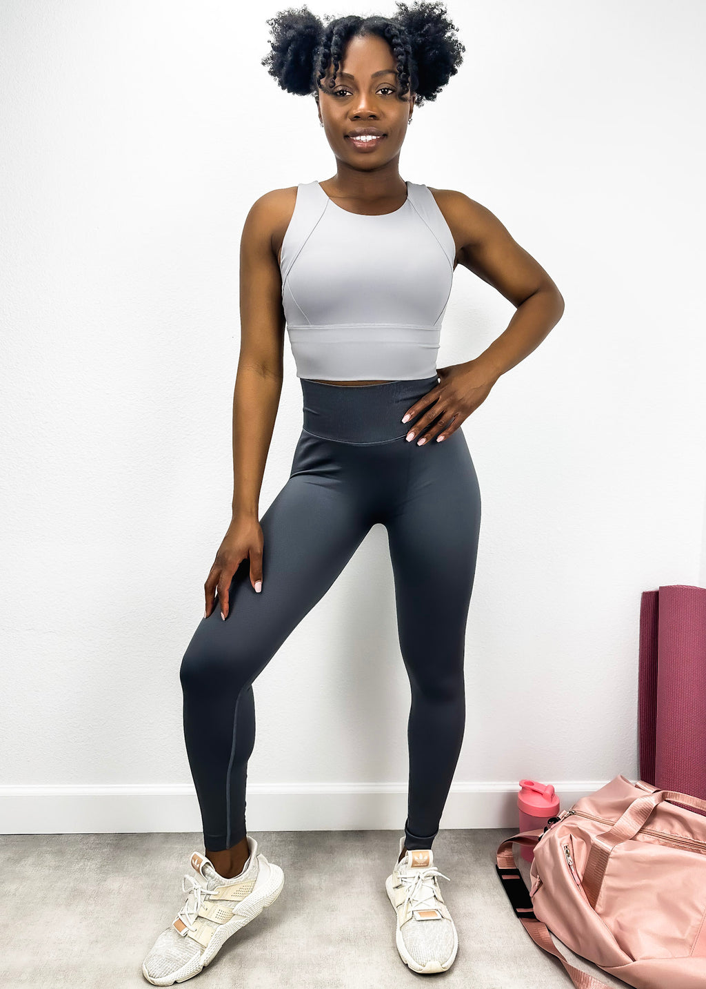 Pantalones de yoga que modelan y realzan la cadera