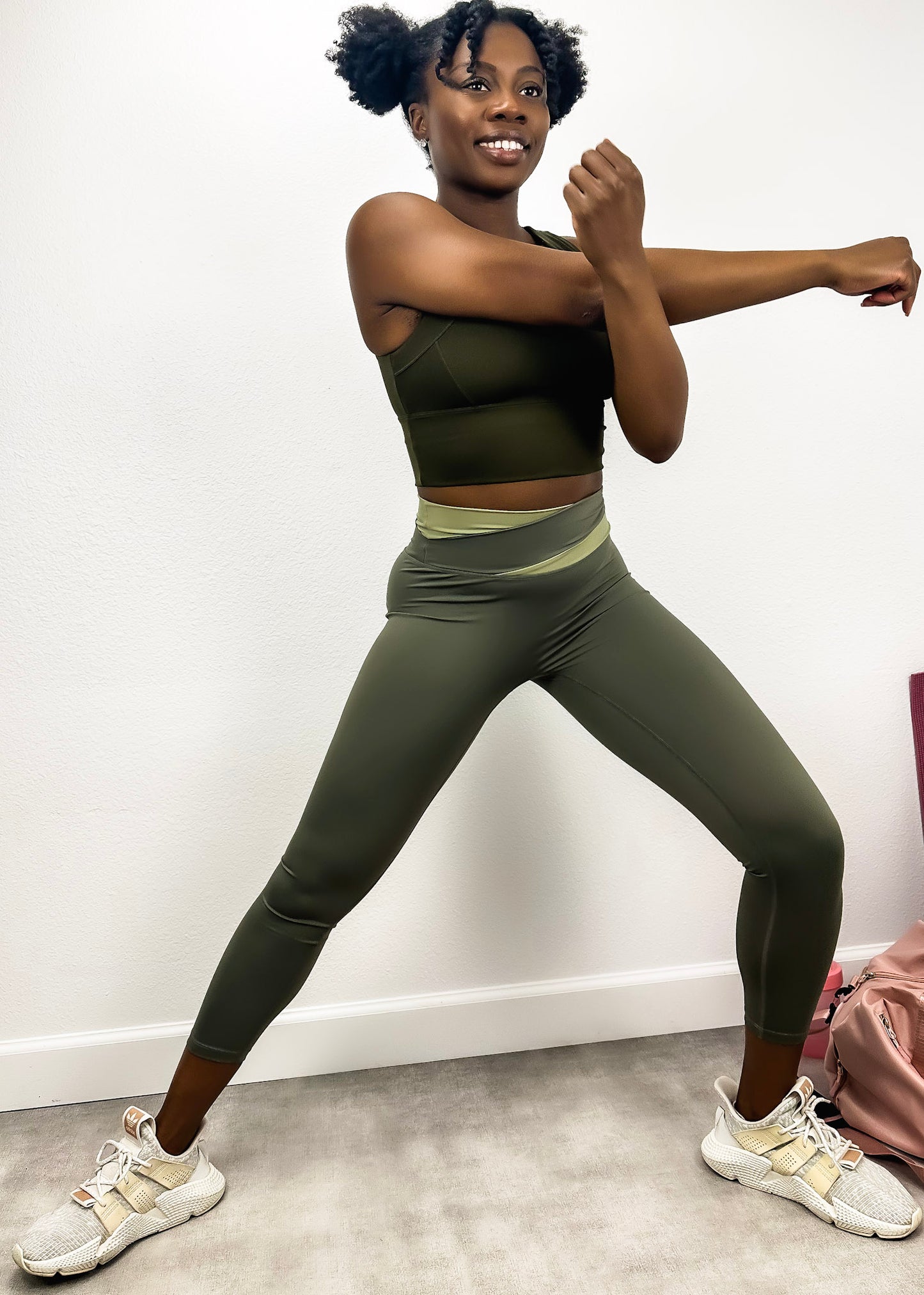 Leggings de cintura alta con diseño cruzado de dos tonos