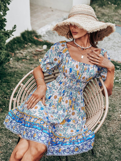 Vestido con mangas abullonadas y cintura fruncida