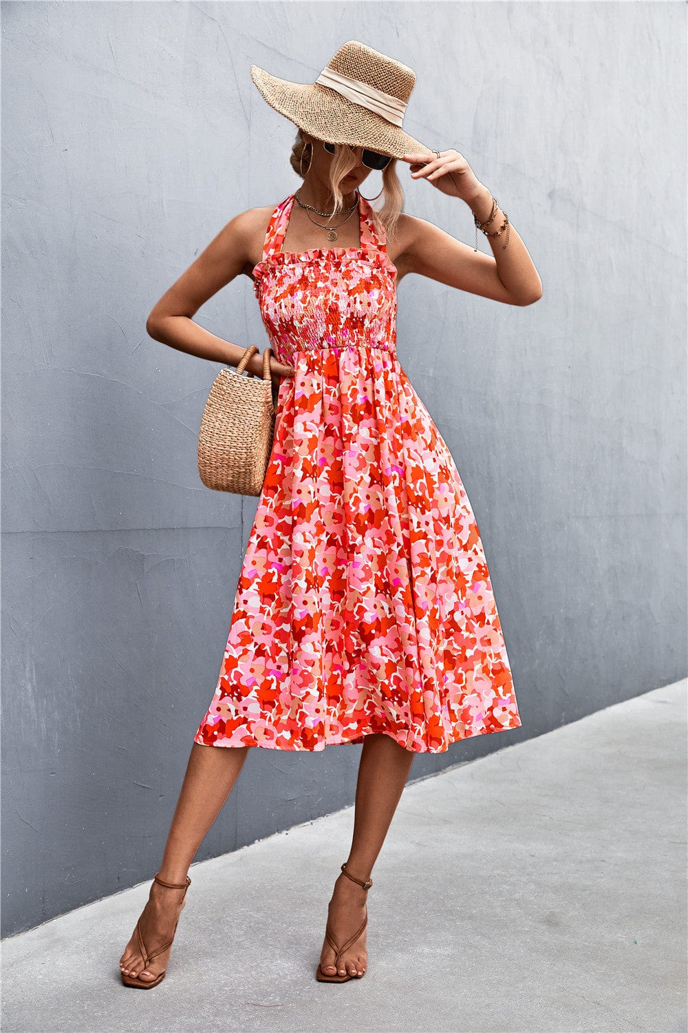 Vestido floral con escote halter y frunces