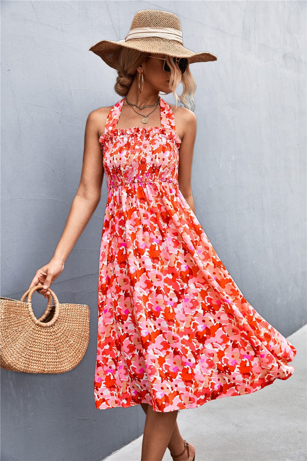 Vestido floral con escote halter y frunces