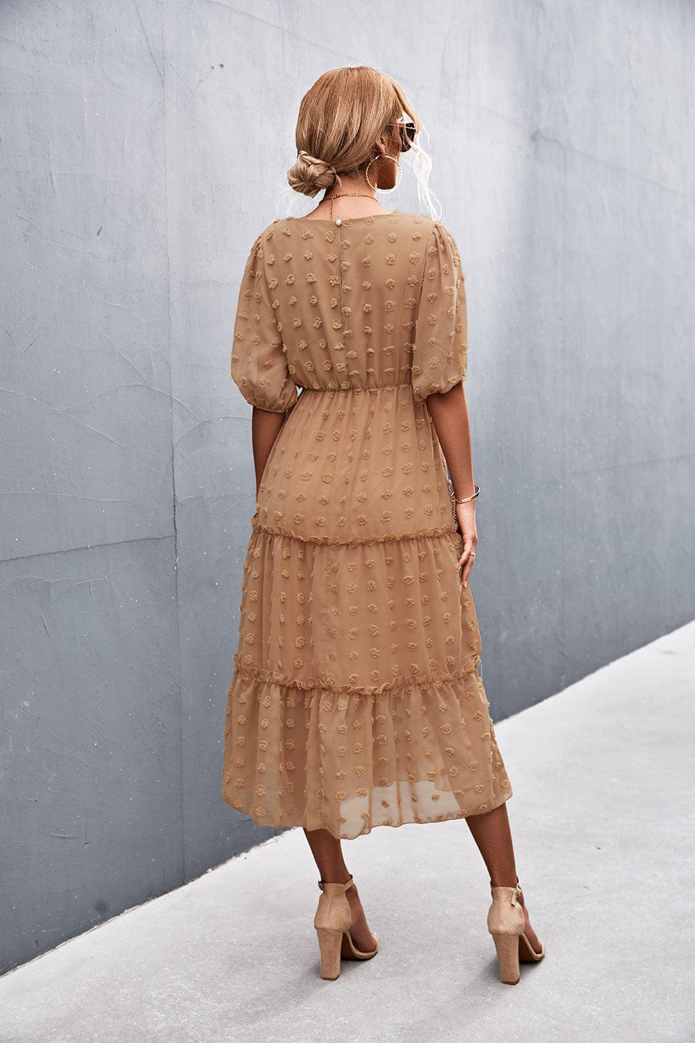 Vestido con capas y lunares con pinzas