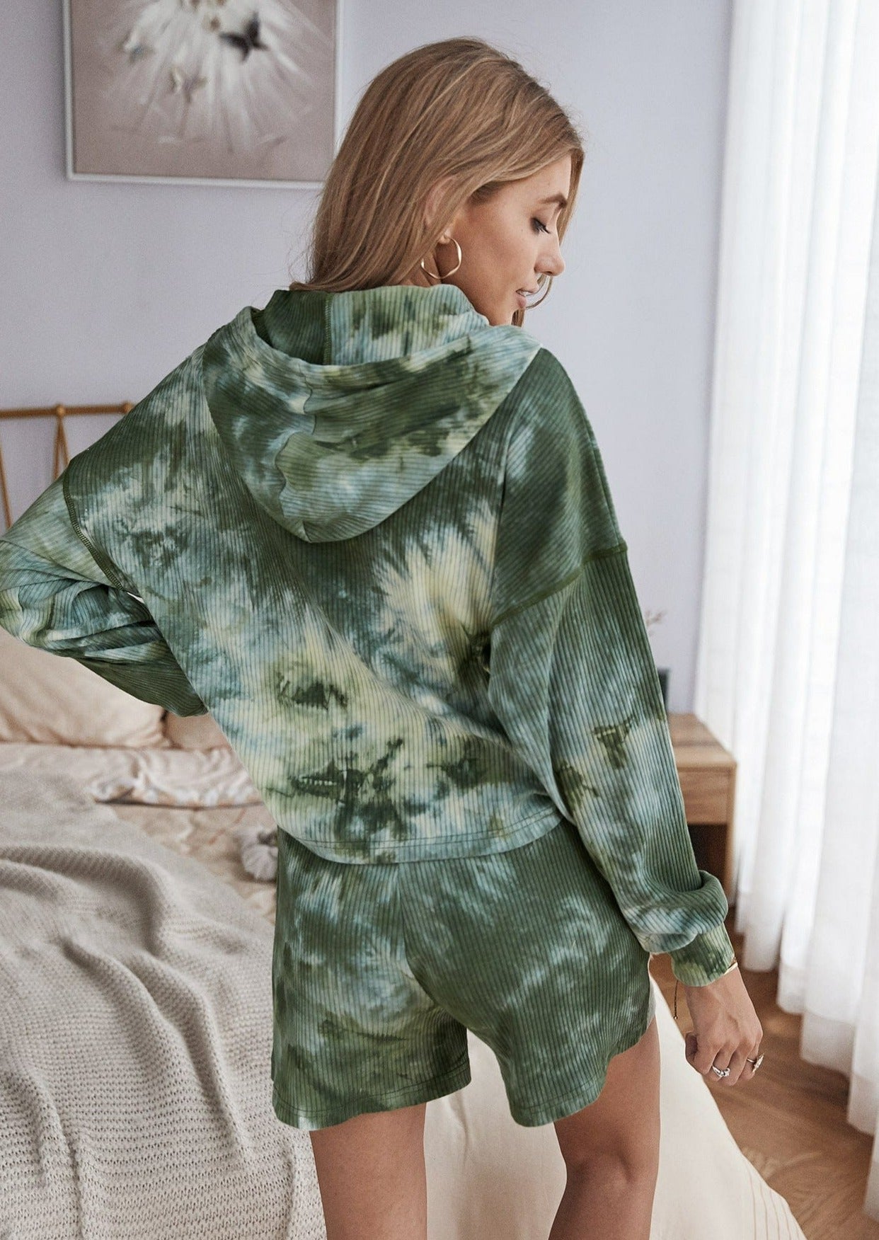 Conjunto de estar por casa con capucha y canalé con efecto tie-dye