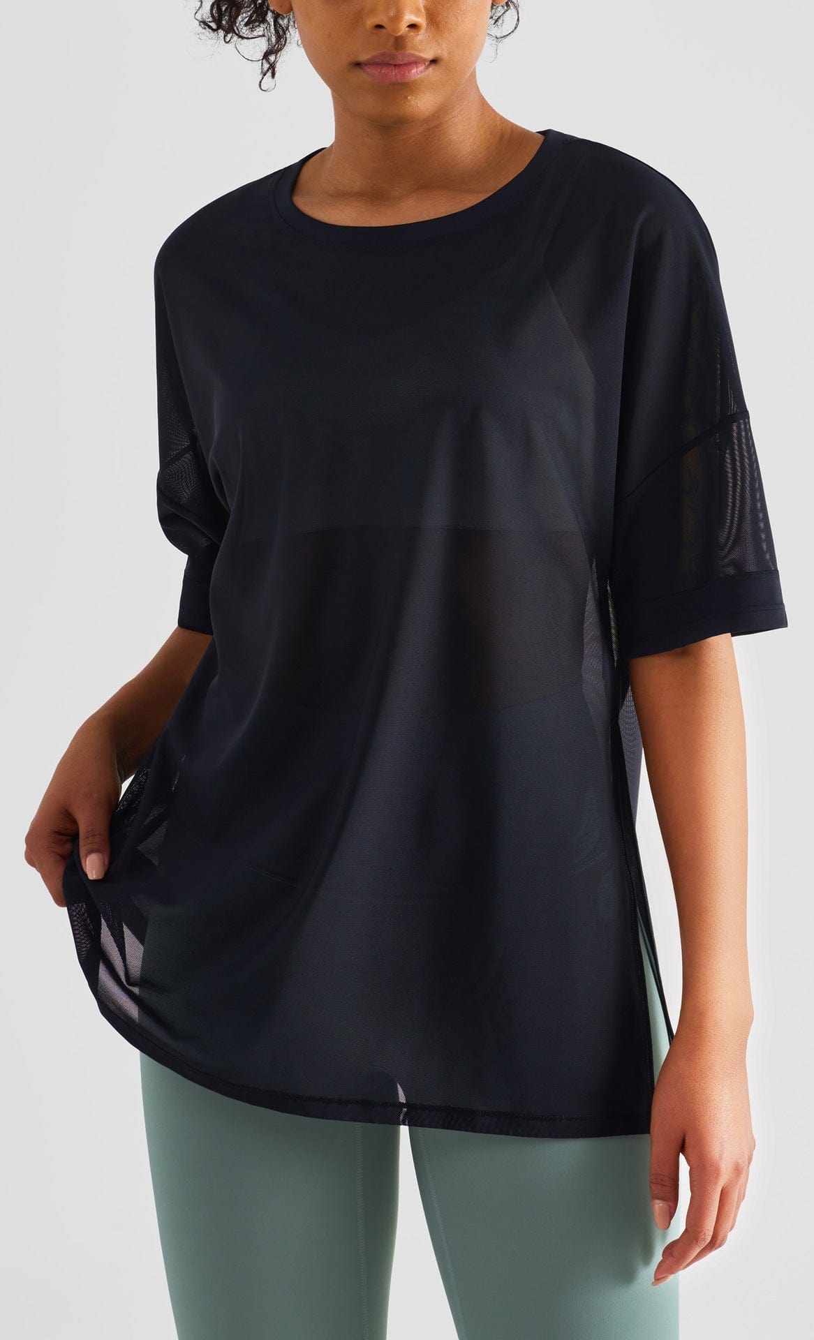 Top y bata deportiva informal con costura de malla