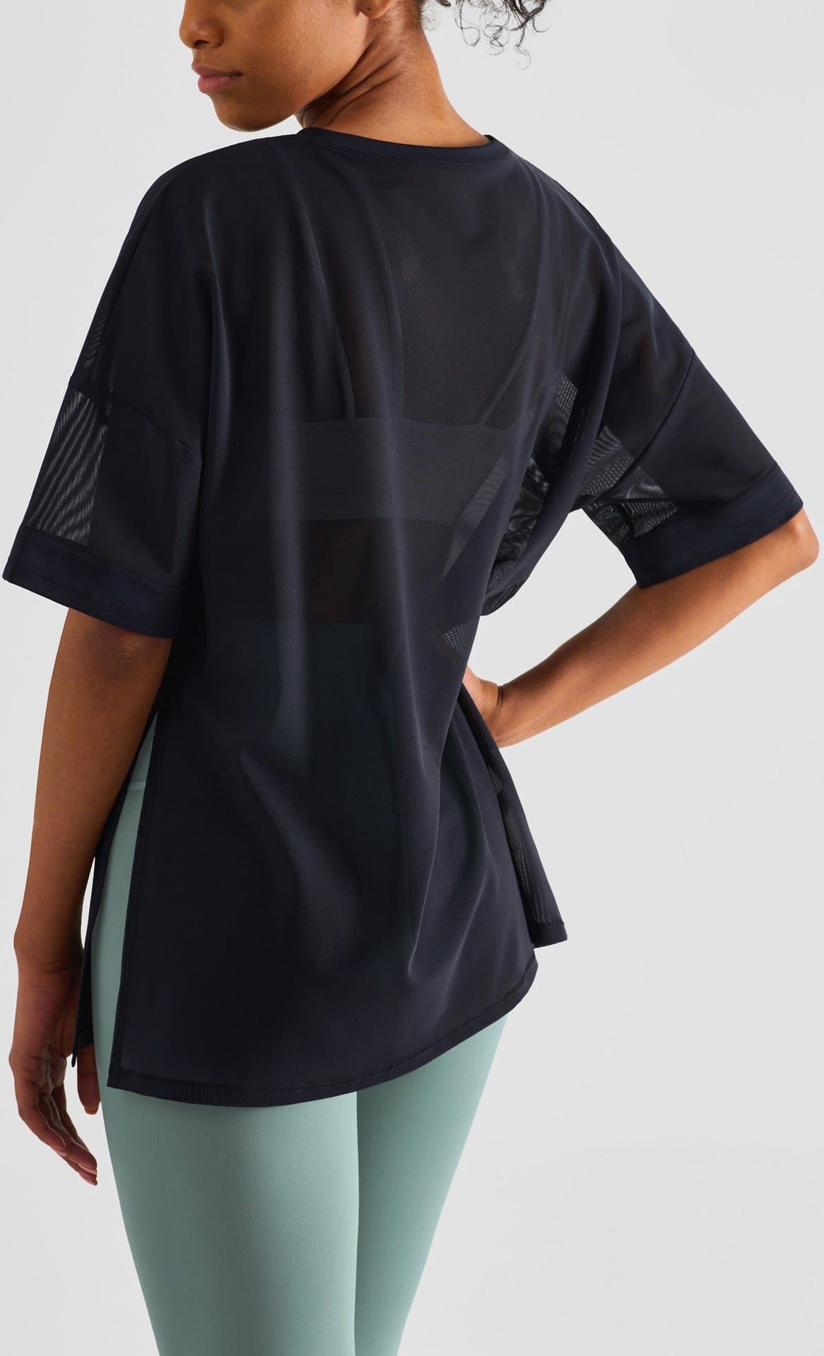 Top y bata deportiva informal con costura de malla