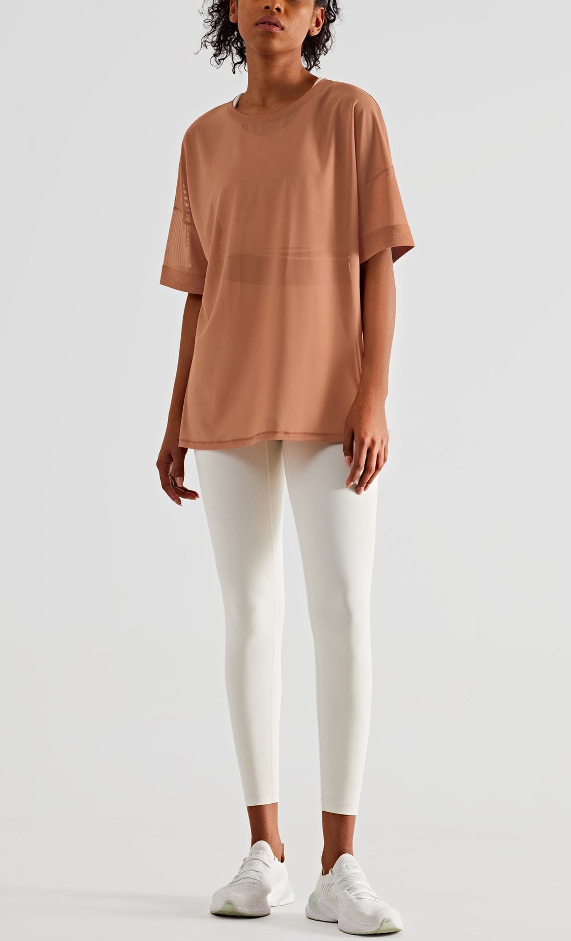 Top y bata deportiva informal con costura de malla