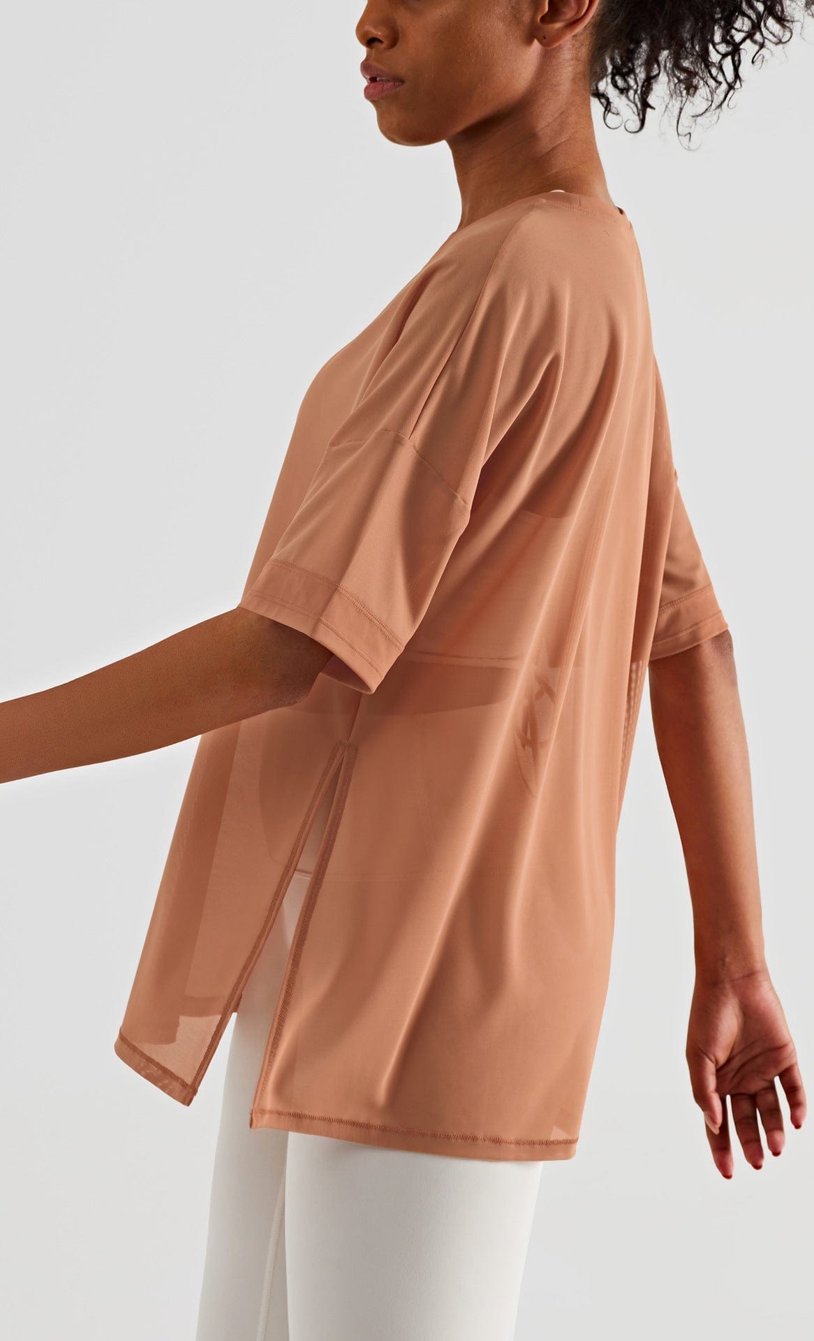 Top y bata deportiva informal con costura de malla