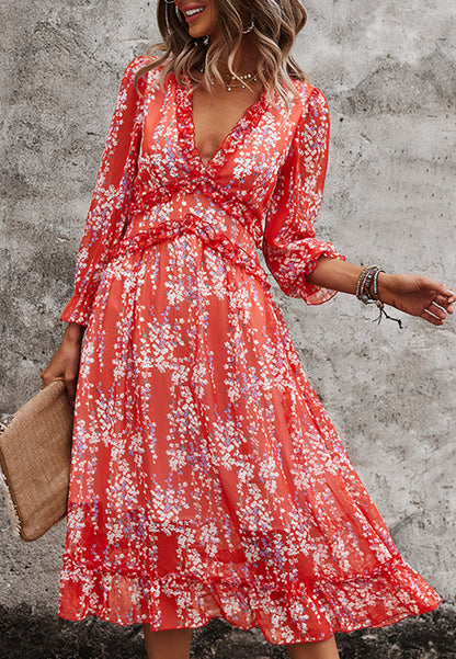 Vestido con escote pronunciado y detalle de volante