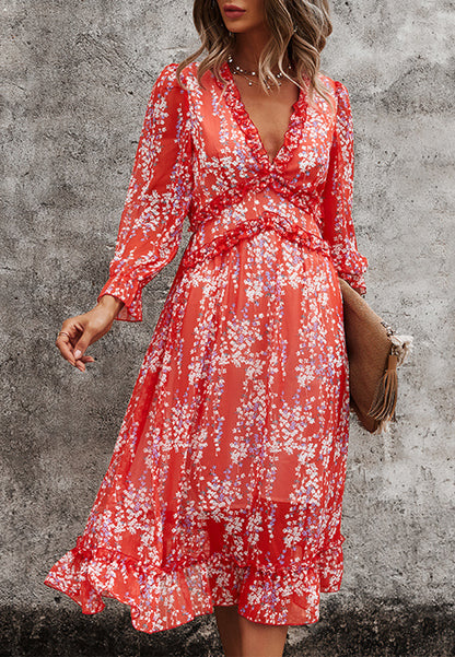 Vestido con escote pronunciado y detalle de volante
