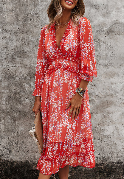 Vestido con escote pronunciado y detalle de volante