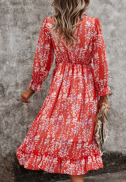 Vestido con escote pronunciado y detalle de volante