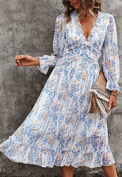Vestido con escote pronunciado y detalle de volante