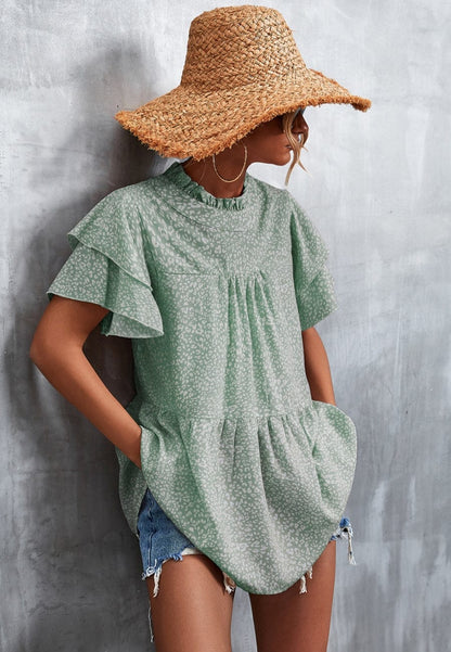 Blusa ligera con volados en el cuello