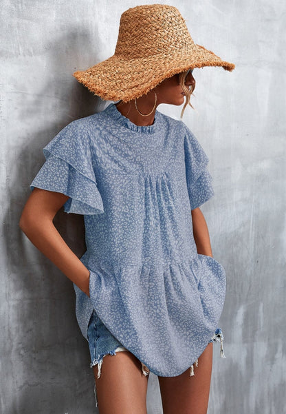 Blusa ligera con volados en el cuello