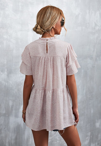 Blusa ligera con volados en el cuello
